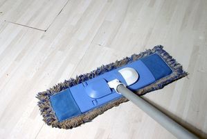 Správne čistenie a údržba laminátových podláh